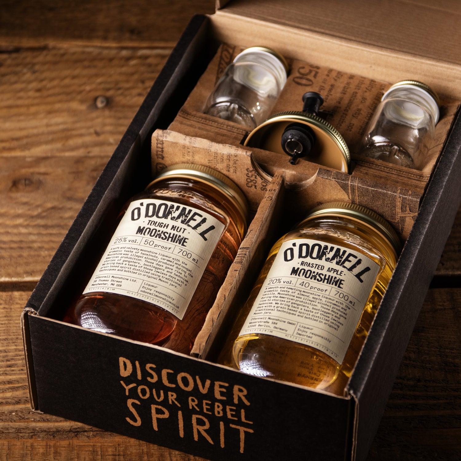 Gift box with tough nut and roasted apple