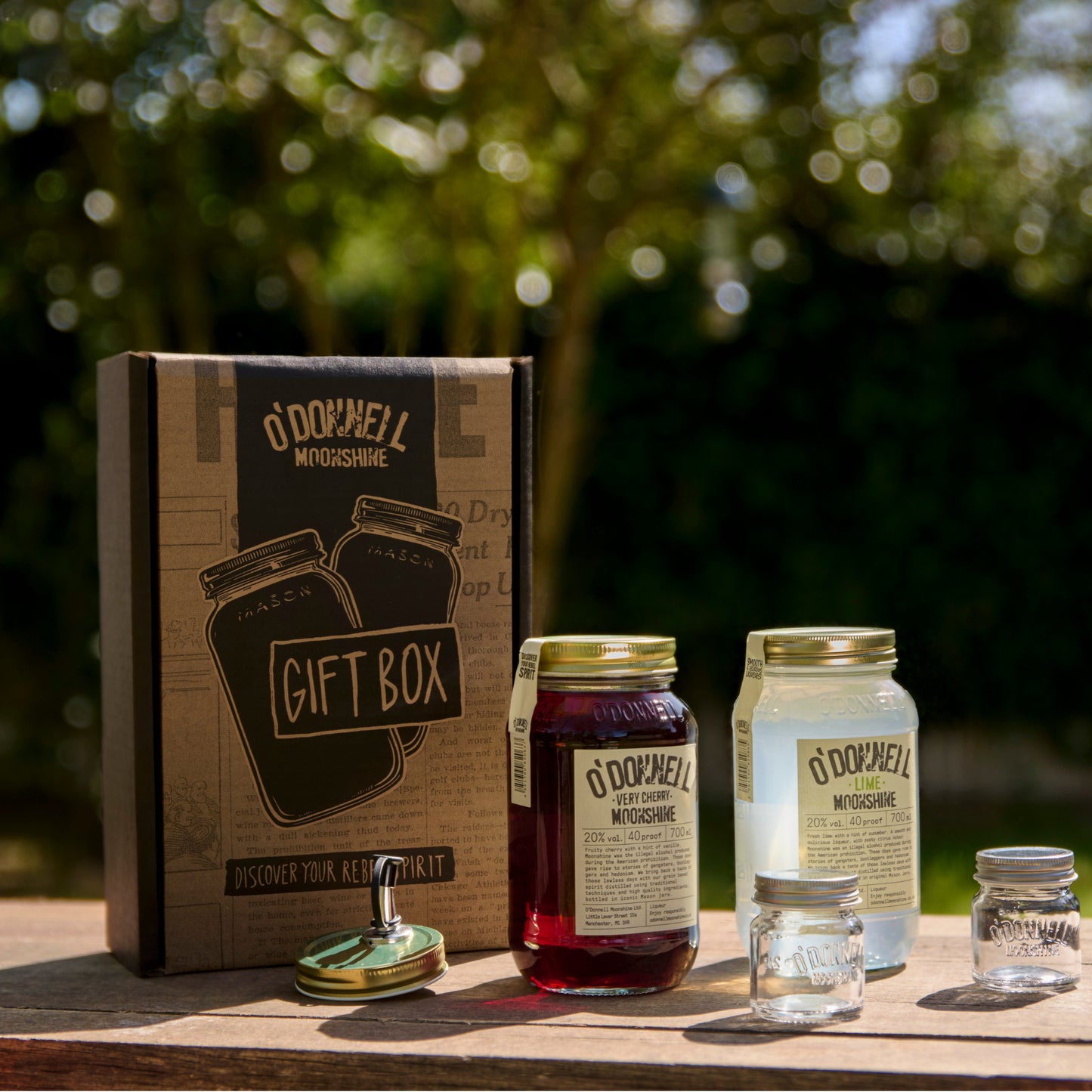 Very Cherry & lime gift box with pouring lid and 2 shot glasses