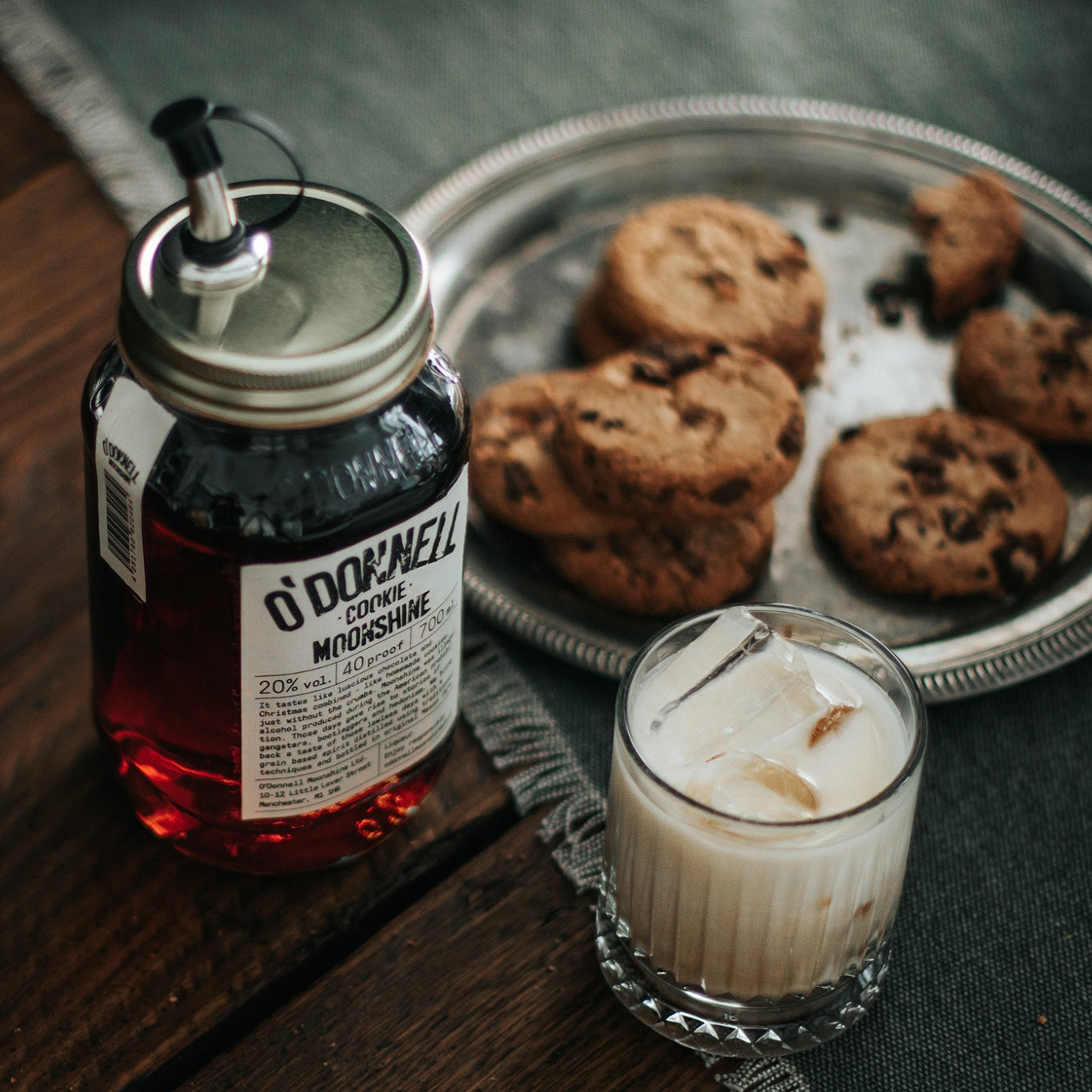 Cookie Moonshine with pourer, cocktail & cookies