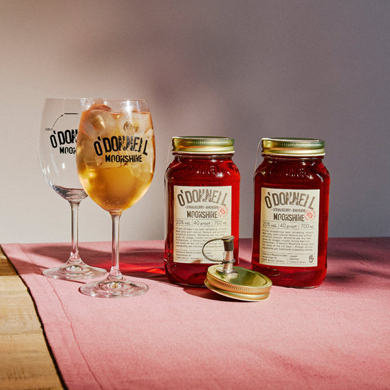 2 x 700ml Strawberry Rhubarb jars, 2 spritz glasses and pouring lids