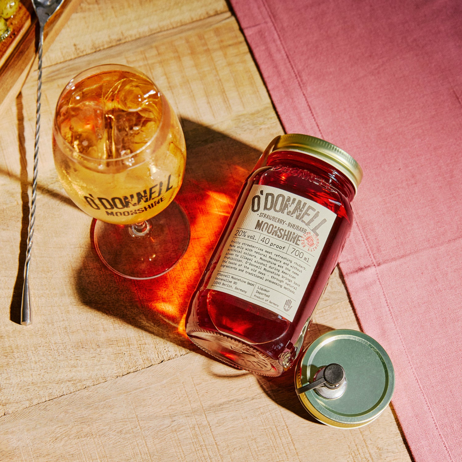 Strawberry Rhubarb 700ml, Spritz glass and pouring lid