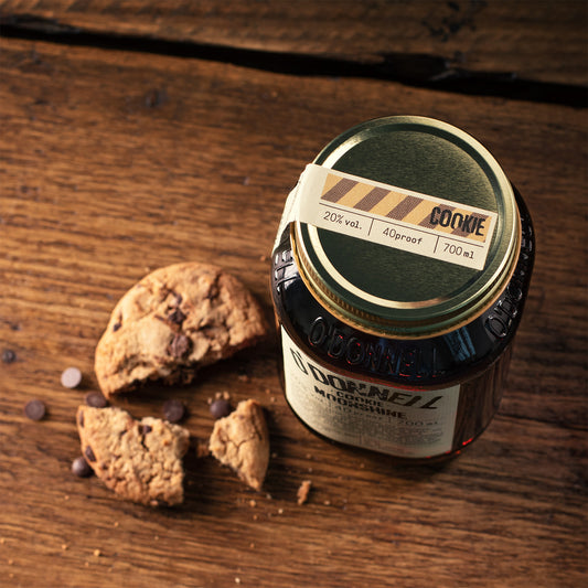 O'Donnell Moonshine Cookie Flavour, moonshine liquor top view with cookie on the side